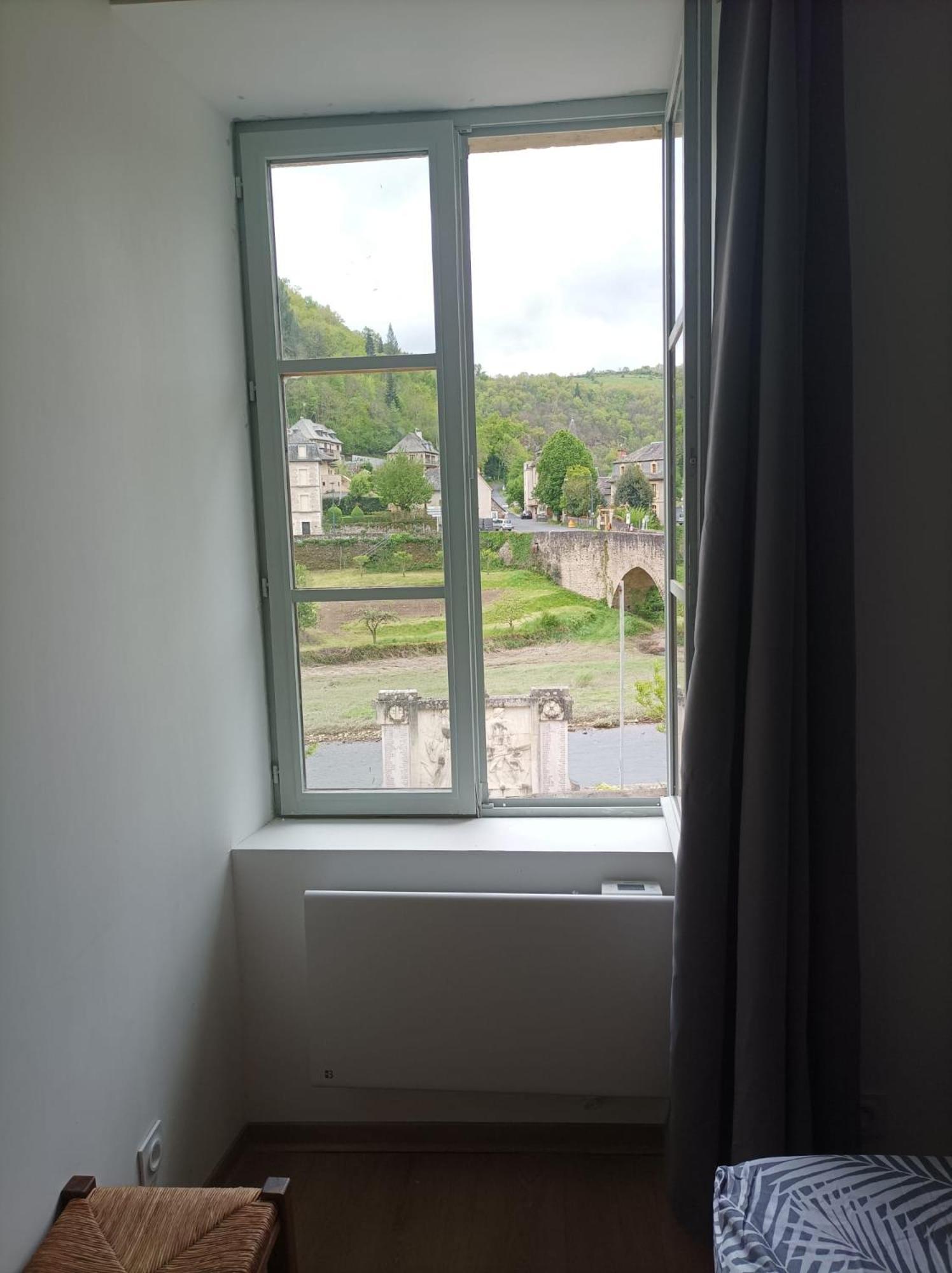 Bed and Breakfast Chez Cornelia Estaing  Exterior foto