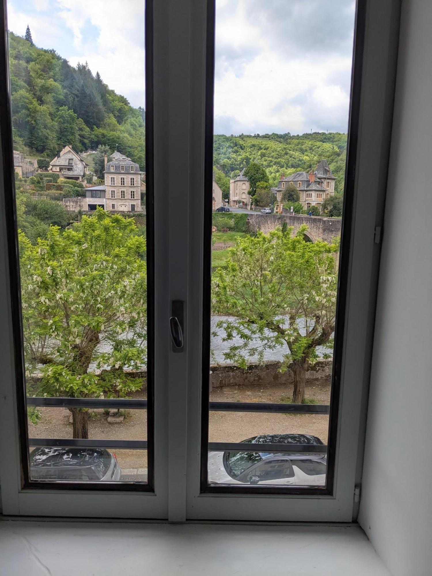 Bed and Breakfast Chez Cornelia Estaing  Exterior foto