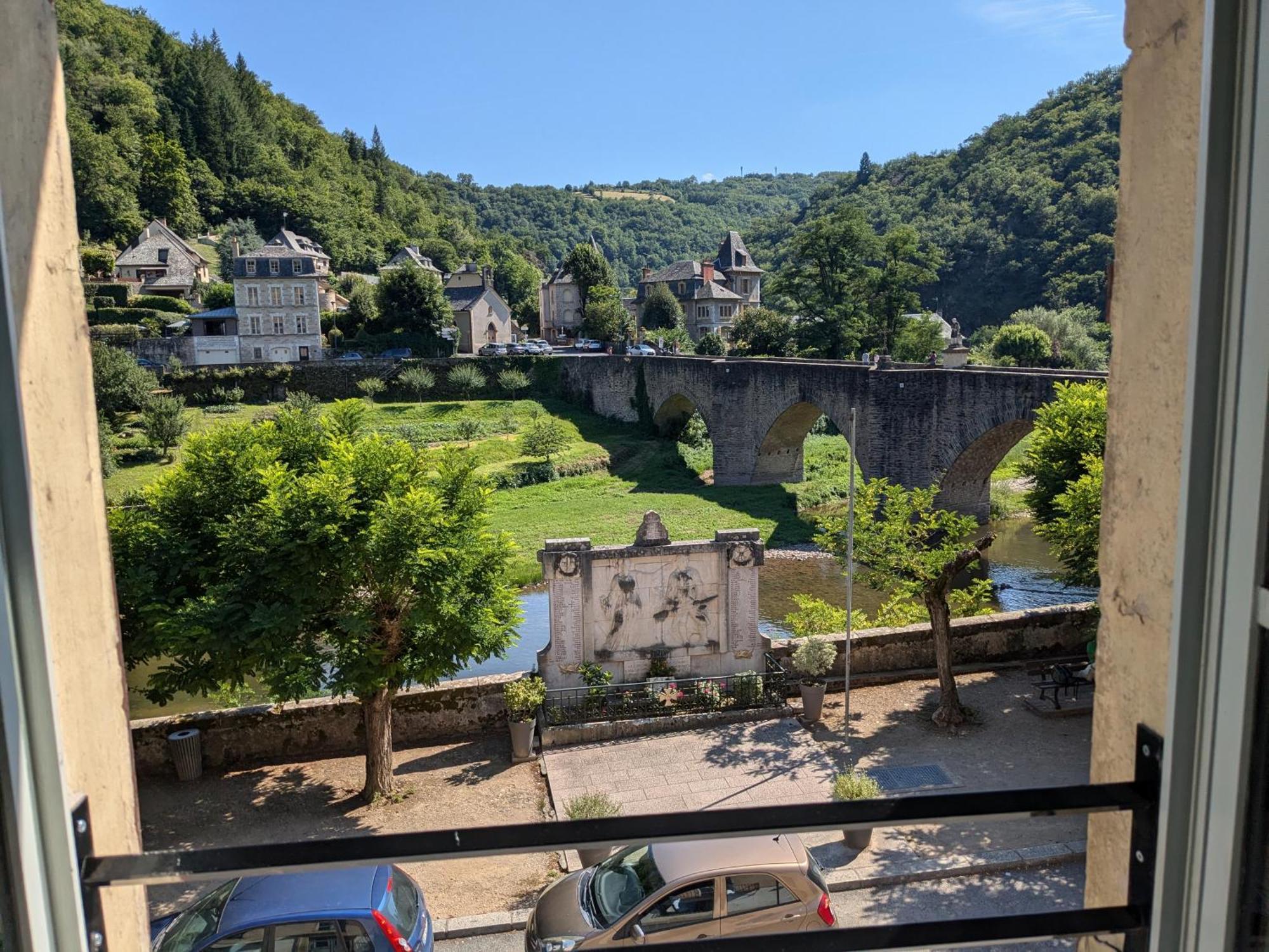 Bed and Breakfast Chez Cornelia Estaing  Exterior foto